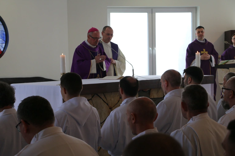 Popowo-Letnisko. Rekolekcje dla nadzwyczajnych szafarzy Komunii św.