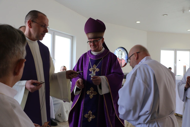 Popowo-Letnisko. Rekolekcje dla nadzwyczajnych szafarzy Komunii św.