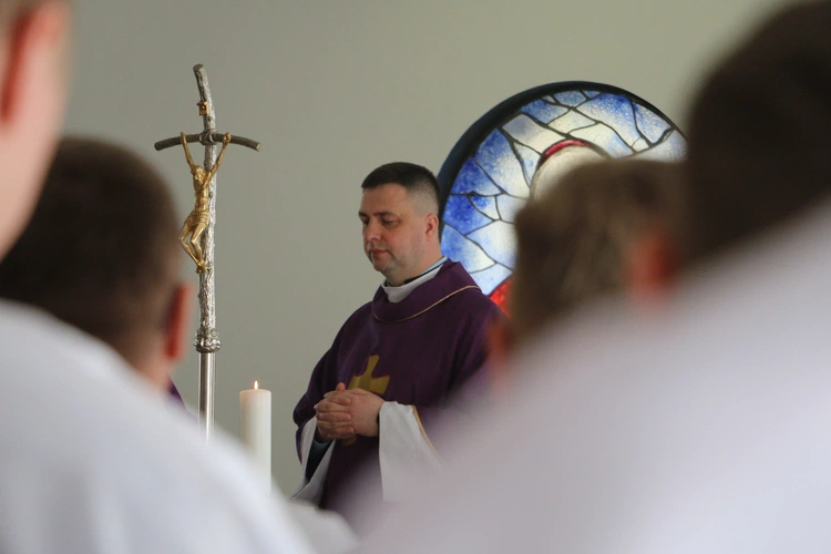 Popowo-Letnisko. Rekolekcje dla nadzwyczajnych szafarzy Komunii św.