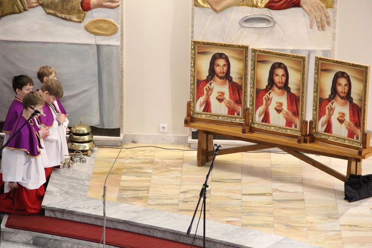 Moszczenica. Rozpoczęcie peregrynacji obrazów Serca Jezusowego