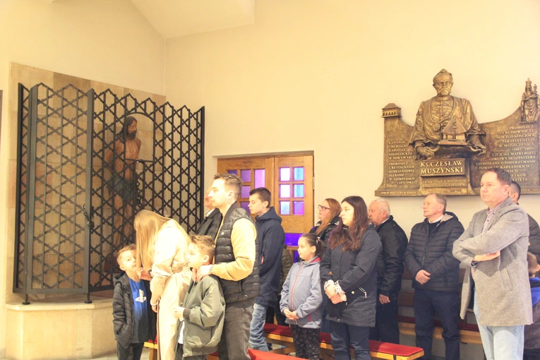 Moszczenica. Rozpoczęcie peregrynacji obrazów Serca Jezusowego
