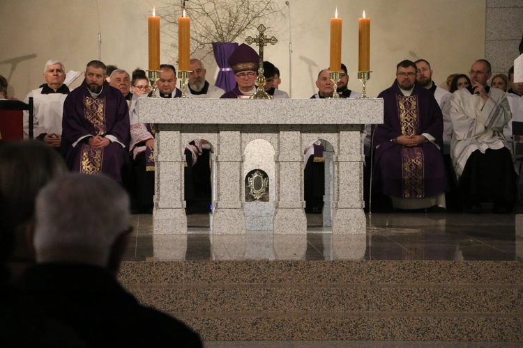 Modlin Twierdza. Ziemia z obozu w Działdowie w parafii pw. św. Barbary