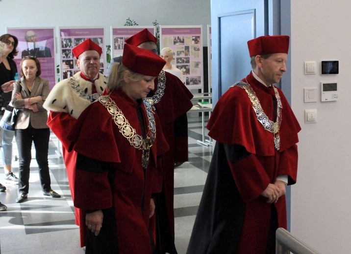 Święto Uniwersytetu Opolskiego. Abp Alfons Nossol uczczony tytułem Honorowego Senatora UO