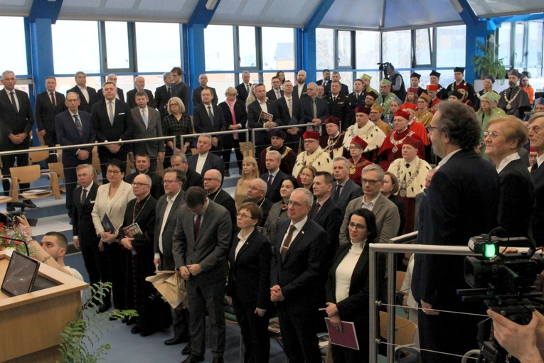 Święto Uniwersytetu Opolskiego. Abp Alfons Nossol uczczony tytułem Honorowego Senatora UO