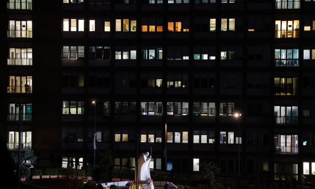Spokojna kolejna noc Papieża w Klinice Gemelli