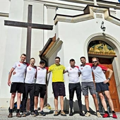 Mateusz przyznaje, że w grupie ma prawdziwych przyjaciół, na których zawsze może liczyć.
