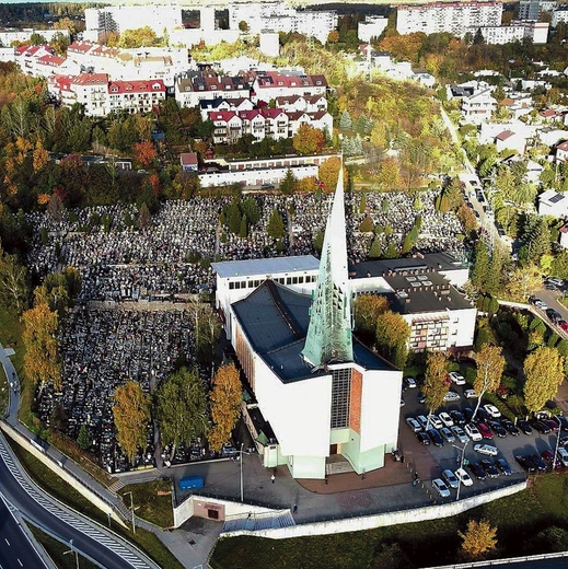 Świątynia jest jedną z najoryginalniejszych konstrukcji sakralnych w archidiecezji.