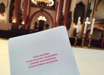 	Droga Krzyżowa w legnickiej katedrze w intencji osób skrzywdzonych. 