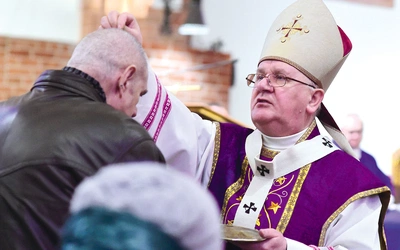 Po homilii odbył się obrzęd posypania głów popiołem.