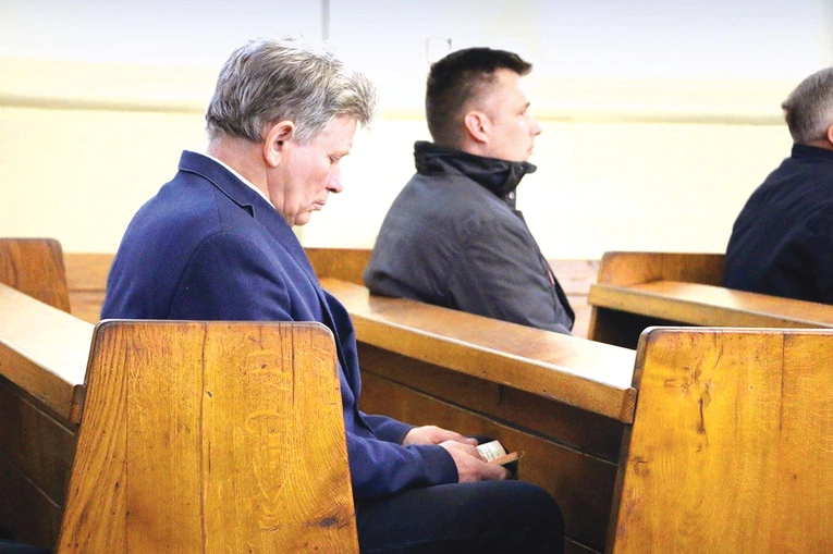 Nie tylko kobiety czują się dobrze w Kościele.