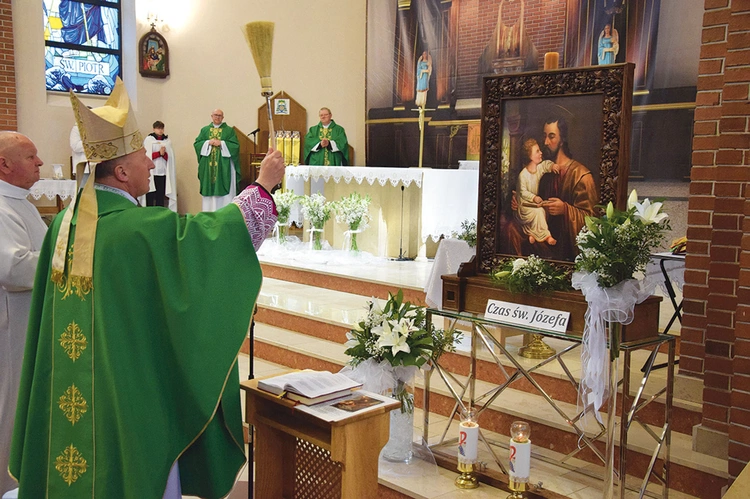 Obraz poświęcił  bp M. Solarczyk.