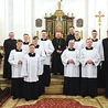 Klerycy wraz ze swoimi przełożonymi.