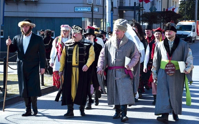 Obrzęd rozpoczął pochód uczestników. 