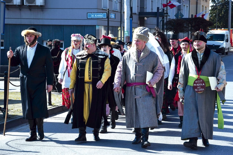 Obrzęd rozpoczął pochód uczestników. 