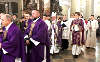 Biskup Szymon Stułkowski życzył diecezjanom dobrej wielkopostnej drogi.
