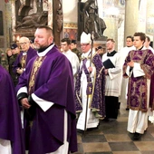 Biskup Szymon Stułkowski życzył diecezjanom dobrej wielkopostnej drogi.