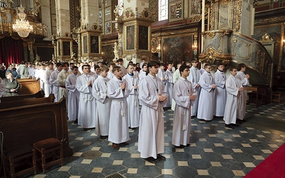 Do posługi przystąpiło 94 ministrantów.