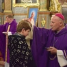 Posypywanie głów popiołem przez bp. Solarczyka.