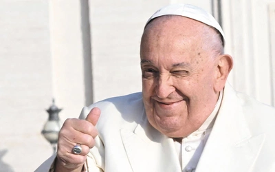 Franciszek jest papieżem wyrazistym i jest człowiekiem modlitwy. Zapisze się w historii jako papież wybitny