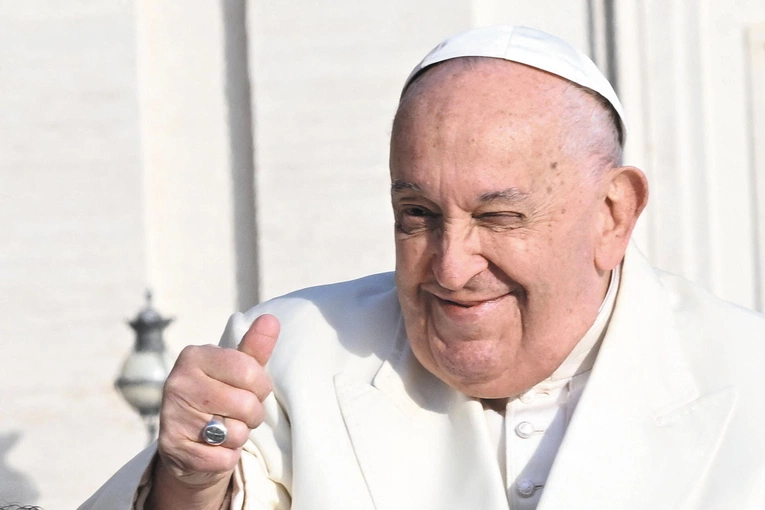 Franciszek jest papieżem wyrazistym i jest człowiekiem modlitwy. Zapisze się w historii jako papież wybitny