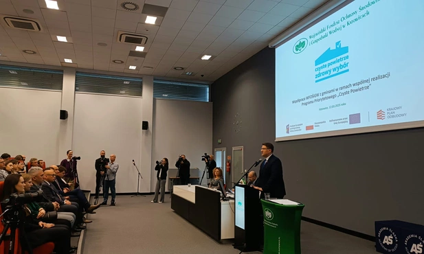 Katowice. Samorządowcy pytają o nowe zasady programu "Czyste Powietrze"