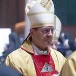 Biskupi podczas modlitwy za papieża Franciszka