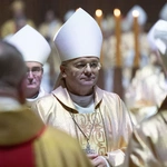 Biskupi podczas modlitwy za papieża Franciszka