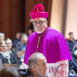 Biskupi podczas modlitwy za papieża Franciszka