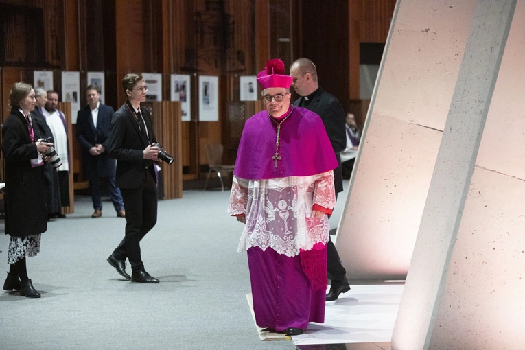 Biskupi podczas modlitwy za papieża Franciszka