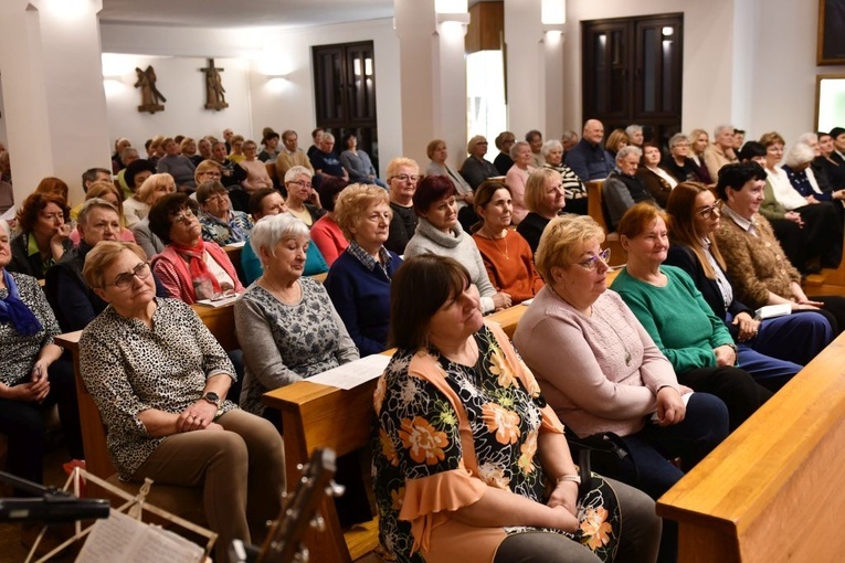 W Głogowie rozpoczęły się rekolekcje dla parafialnych zespołów Caritas