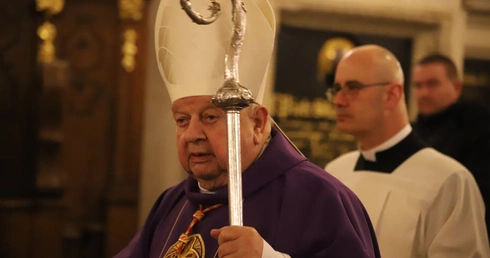 Kard. Dziwisz: Pojednanie z Bogiem i człowiekiem