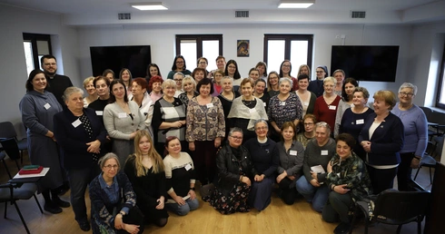 Drugi dzień rekolekcji to czas konferencji, warsztatów, pracy nad sobą, a wszystko w atmosferze kobiecości, radości i wsparcia.