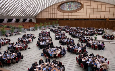 Synod: rozpoczyna się proces towarzyszenia. W 2028 roku Zgromadzenie eklezjalne