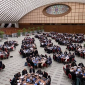 Synod: rozpoczyna się proces towarzyszenia. W 2028 roku Zgromadzenie eklezjalne
