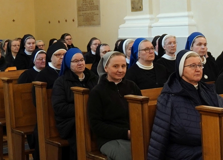 Wyciągnięta dłoń, otwarte serce
