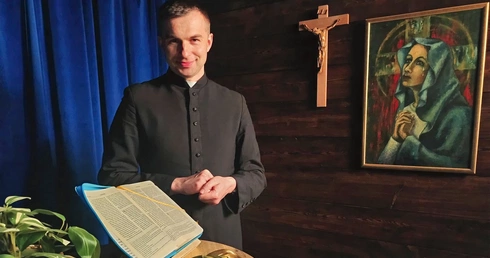 Ksiądz z TikToka: Pachnę i realnym życiem parafii, i klawiaturą komputera