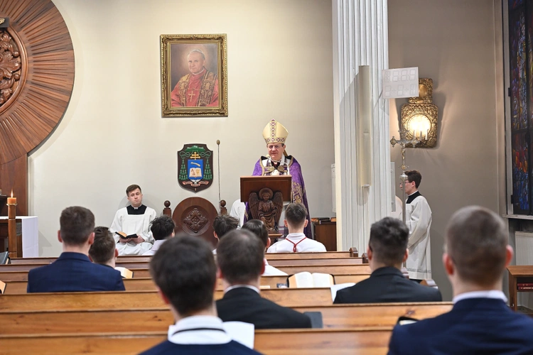 Młodzi mężczyźni w Gdańskim Seminarium Duchownym