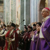 Abp Budzik odznaczony Szablą Kilińskiego