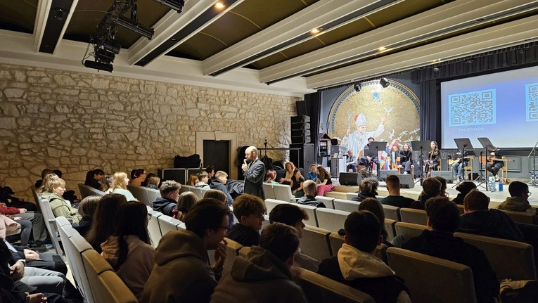 Maturzyści diecezji zielonogórsko-gorzowskiej na Jasnej Górze