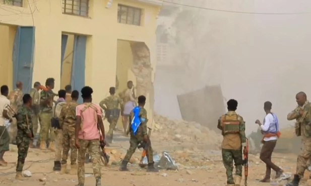 Somalia: Atak islamistów na hotel. Akcje rządowe przeciw „khawarij”