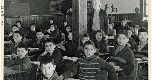 Czy Kościół miał udział w systemowej przemocy wobec rdzennych mieszkańców Kanady? Niestety, tak