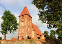 	Jednym z „bohaterów” publikacji w najnowszym wydaniu „Rocznika Elbląskiego” jest zabytkowy kościół w Przezmarku.