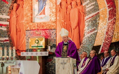 	– Błogosławieni jesteście, drodzy wolontariusze, apostołowie miłosierdzia, którzy nosicie w sercach imię Caritas, czyli miłość miłosierną. Przez wasze talenty i posługę dajecie światu świadectwo Bożego miłosierdzia – mówił bp Szlachetka.