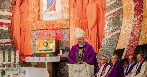 	– Błogosławieni jesteście, drodzy wolontariusze, apostołowie miłosierdzia, którzy nosicie w sercach imię Caritas, czyli miłość miłosierną. Przez wasze talenty i posługę dajecie światu świadectwo Bożego miłosierdzia – mówił bp Szlachetka.