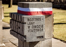 	Grób ks. Góreckiego na cmentarzu ofiar hitleryzmu na gdańskiej Zaspie. Ten smutny napis widnieje na wielu mogiłach tej nekropolii.