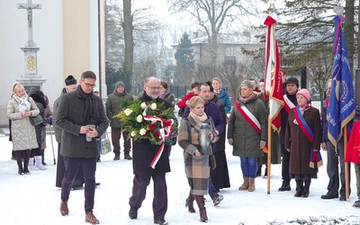 	Uczestnicy obchodów upamiętnili tych, którzy zginęli w dramatycznym zdarzeniu.