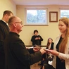 	Każdy z finalistów otrzymał dyplom i książkę.