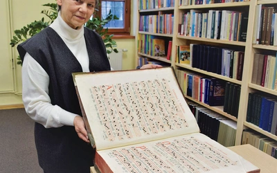 	Za księgozbiór biblioteki seminaryjnej od ponad 20 lat odpowiedzialna jest s. Elżbieta Oszajca.