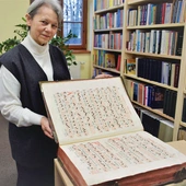 	Za księgozbiór biblioteki seminaryjnej od ponad 20 lat odpowiedzialna jest s. Elżbieta Oszajca.