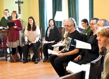 	Wśród wykonanych utworów były też kompozycje prowadzącego.